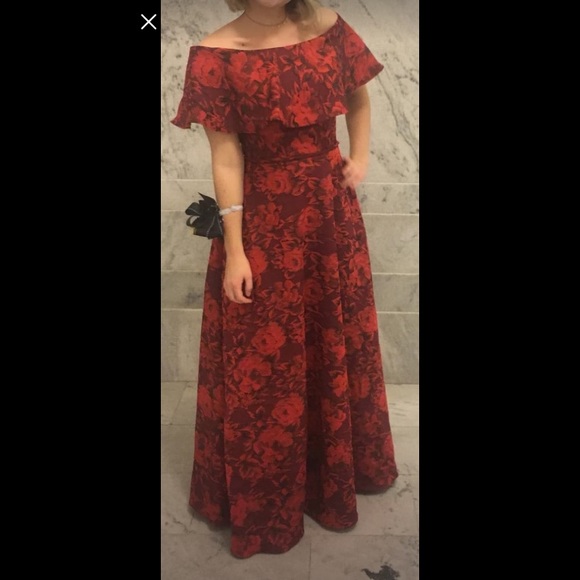 Dresses & Skirts - Prom/ Formal red floral Mcduggal dress size 2